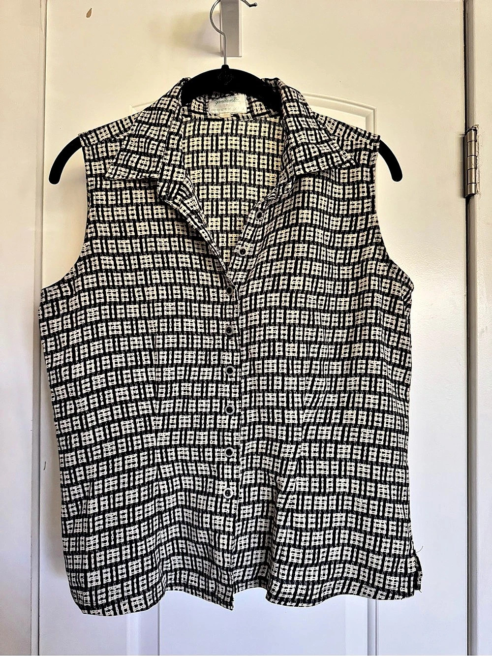 Vintage Geometric Sleeveless Blouse in Black & White Size Medium